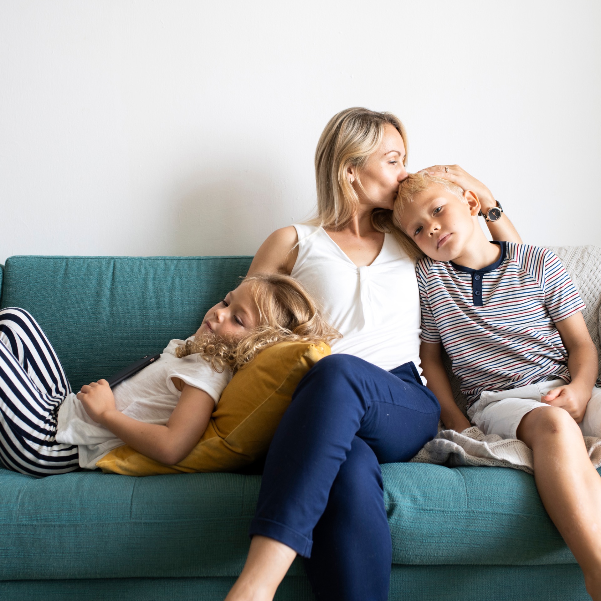 single-mom-taking-care-of-her-kids-2022-12-16-01-03-32-utc-2
